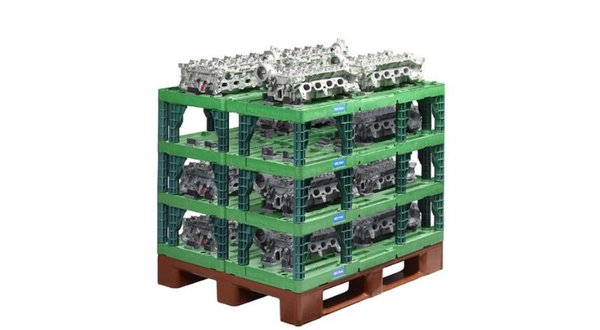 Packaging solution with pallets and frame for engines