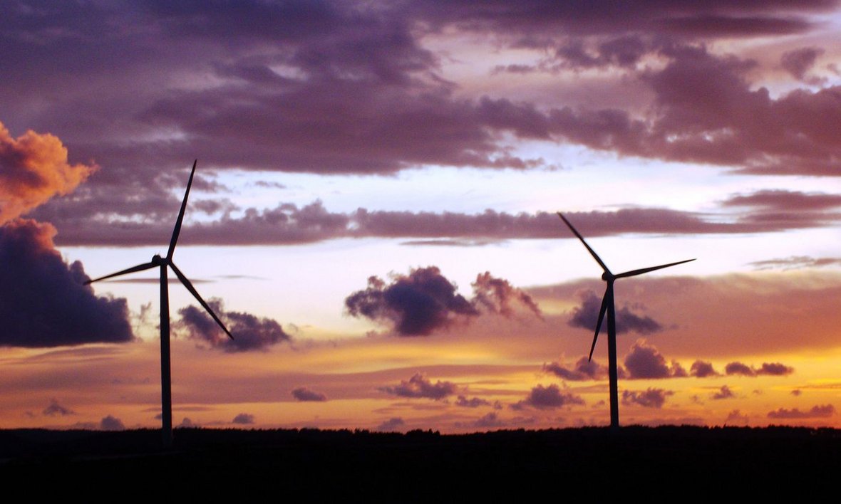 Wind turbines against the backdrop of the setting sun