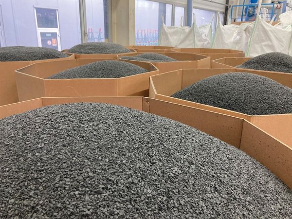 Grey UIC granulate in piles